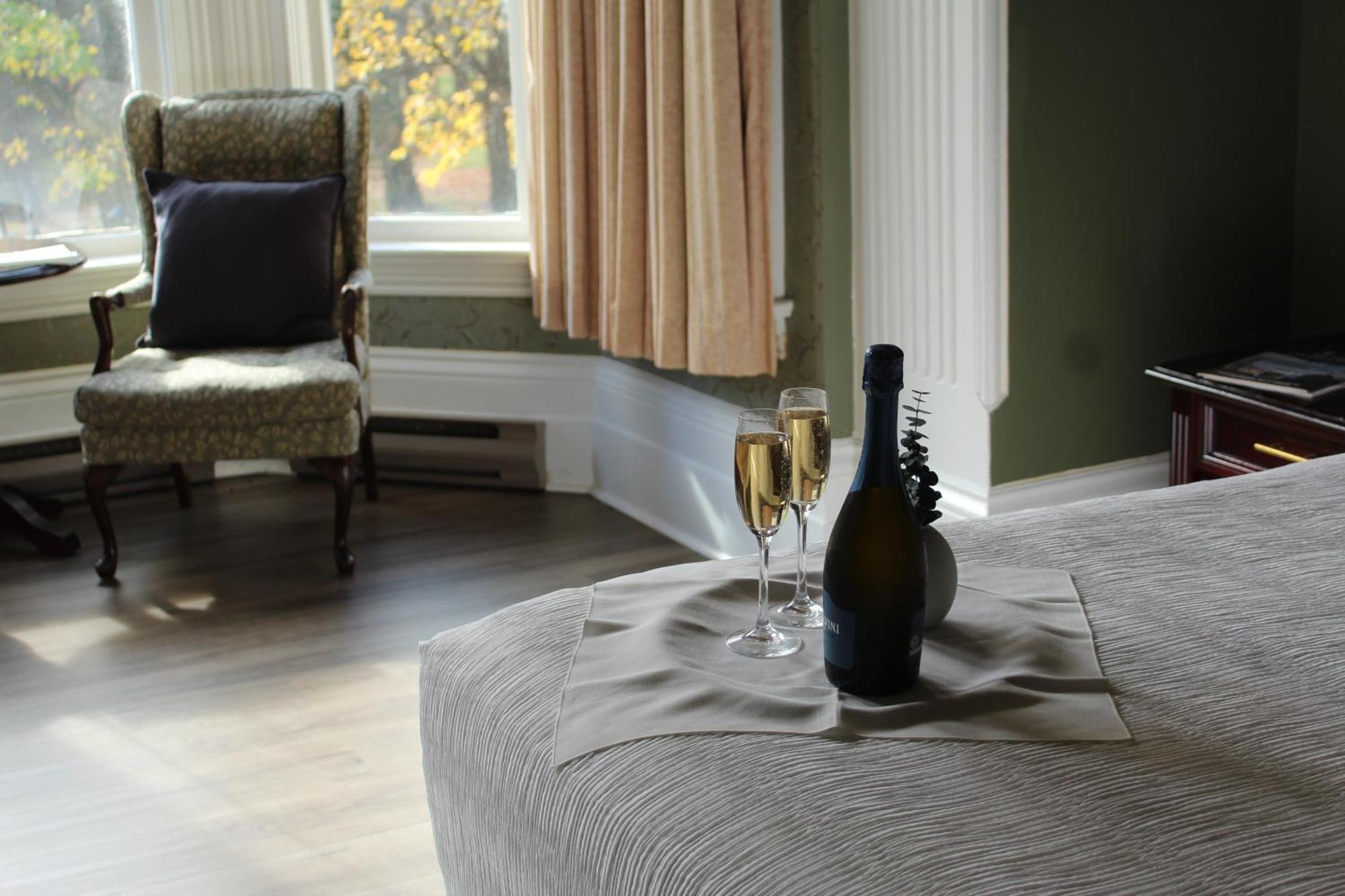 Westover Inn Saint Marys ภายนอก รูปภาพ